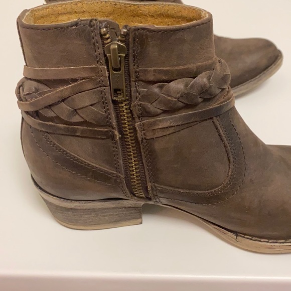 Leather ankle boots - Picture 6 of 6